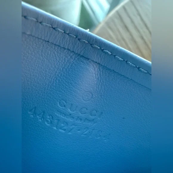 Gucci Baby Blue Leather Card Holder - Picture 3 of 13